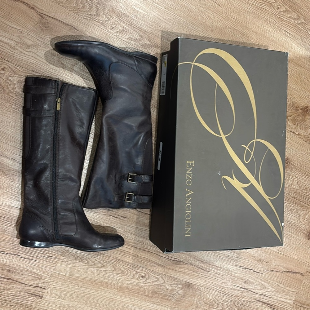 Great condition size 8 brown leather boots